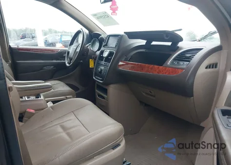 2015 Chrysler Town & Country Touring z USA, uszkodzony, nr VIN 2C4RC1BG0FR526139